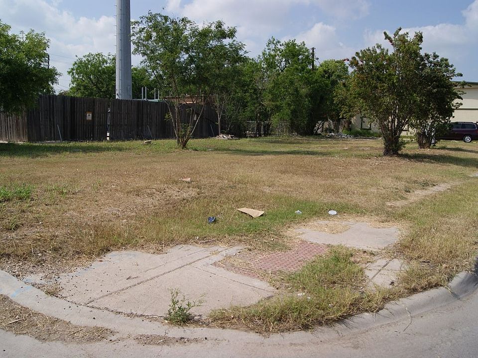 Corner lot commercial land