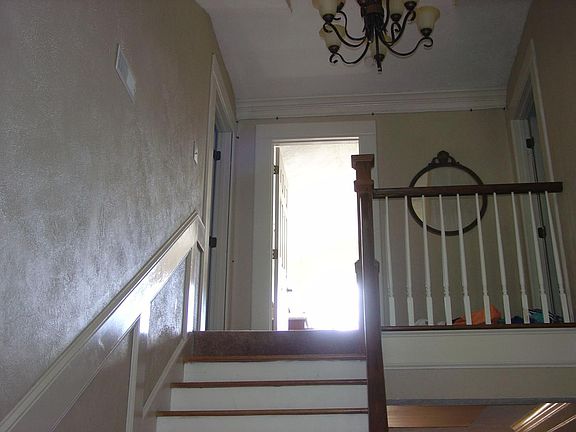 4th image of 2960 Villa Ave