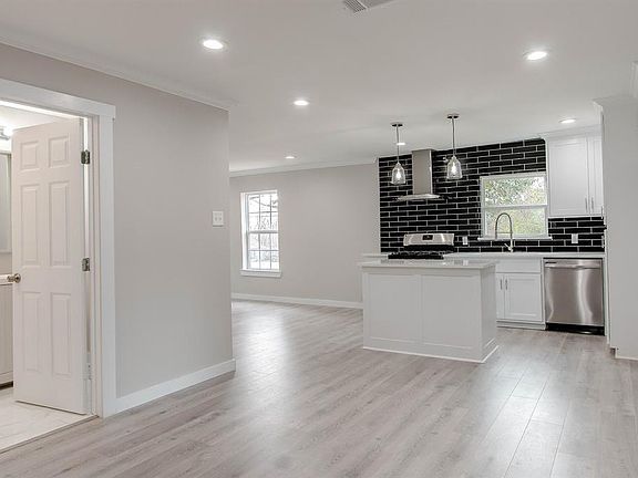 4th image of 505 E 1st St