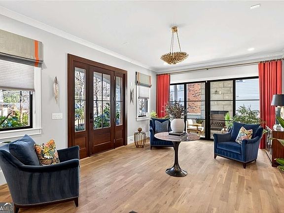 4th image of 1069 Cumberland Rd NE