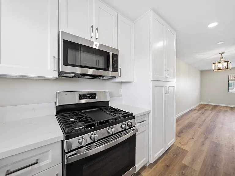 541 N 6th St #F — Photo 8