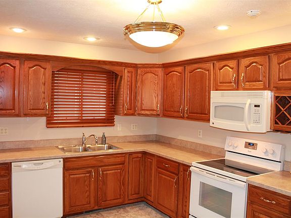 2nd image of 4457 Yorkshire Ct
