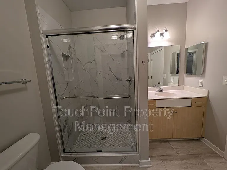 1020 E 36th St — Photo 16