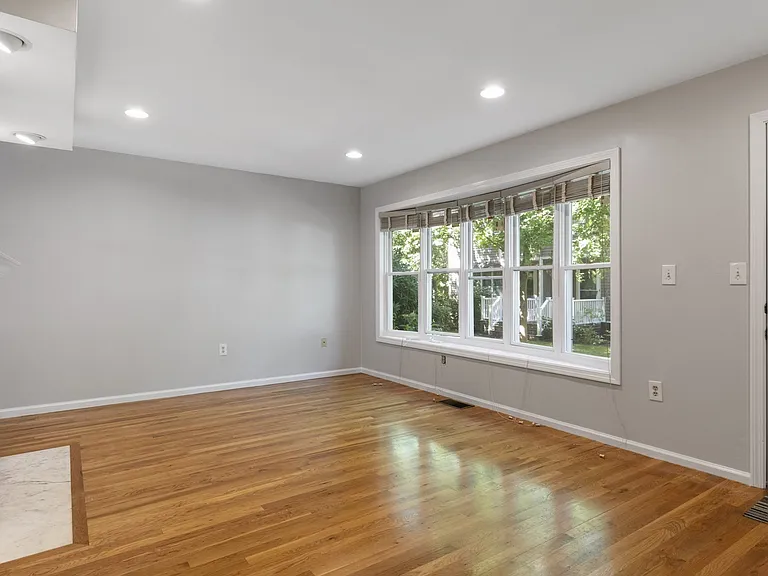 8 Locust Ln #4 — Photo 7