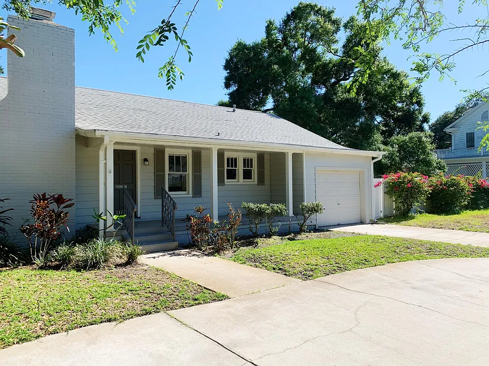 3102 W Sunset Dr