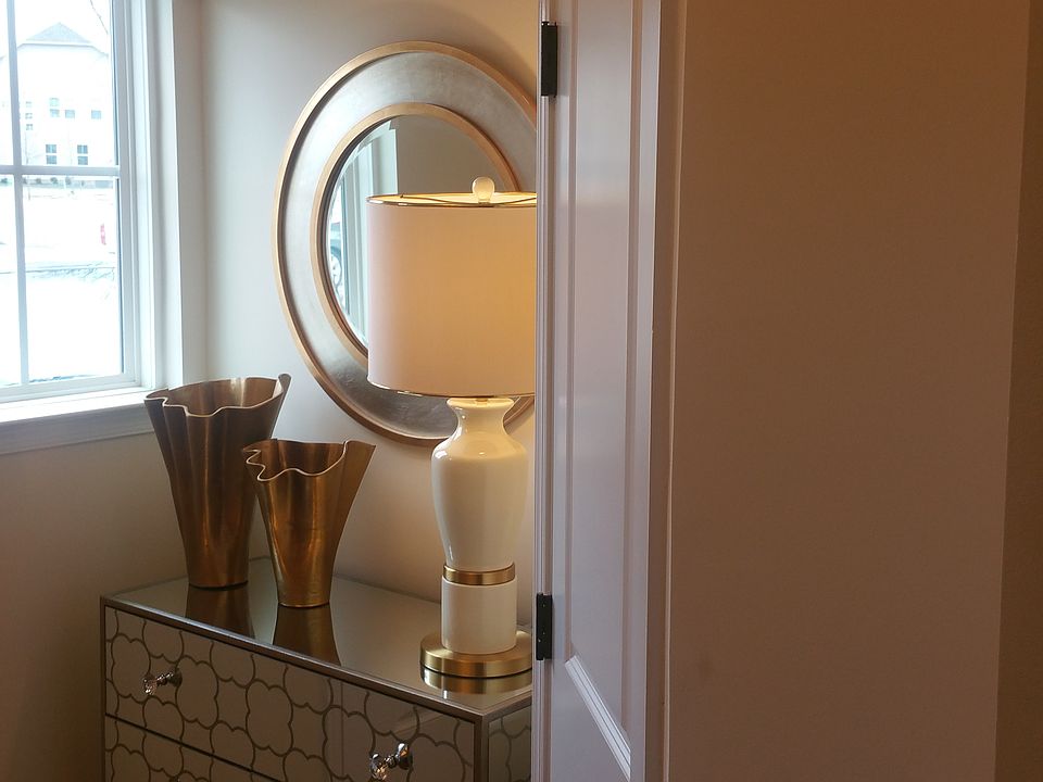 ENTRY  (photo similar)