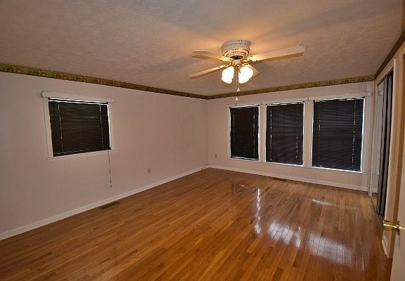 5th image of 228 W 7th Ave