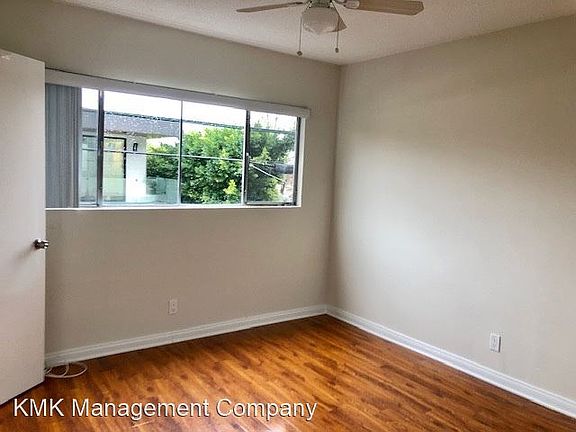 4th image of 308 S Doheny Dr APT 7