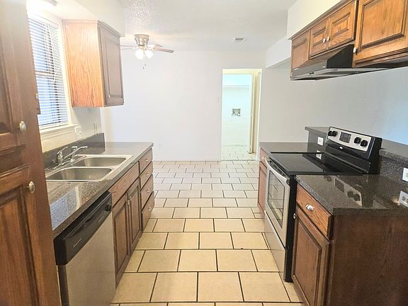 3rd image of 731 Bristol Dr
