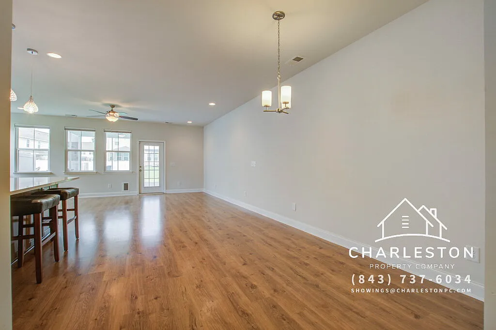 3 bed, 2.5 bath, 2010 sqft, $2,195 — Photo 4