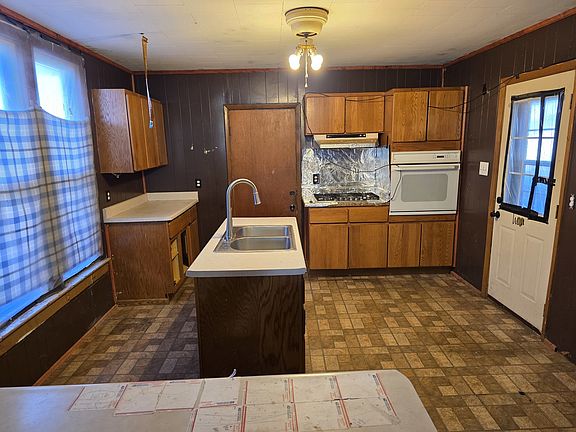 4th image of 850 11th Ave S