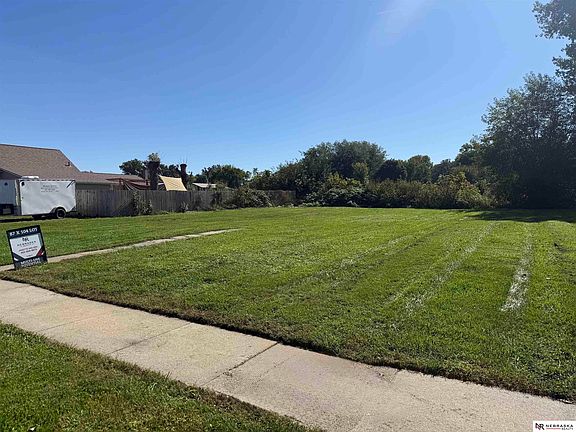 2nd image of 2415 Nebraska St