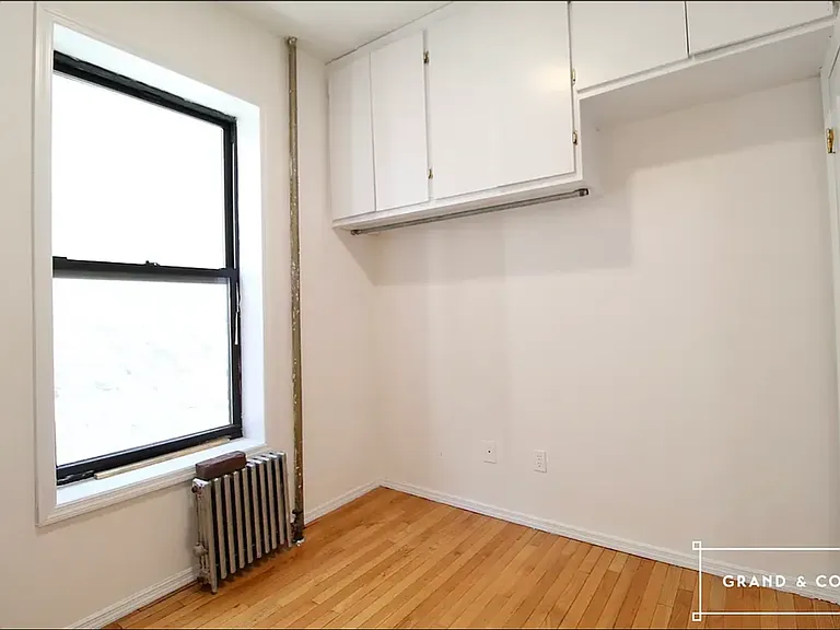 14 Maujer St #10 — Photo 5