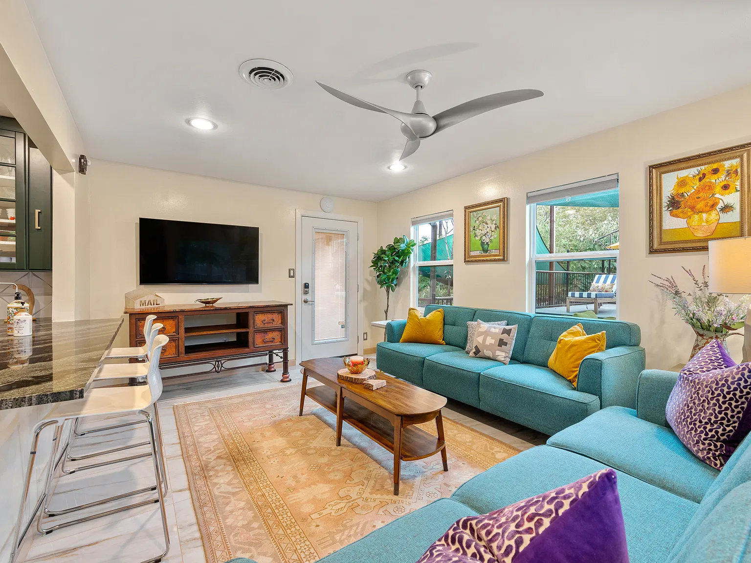 5 bed, 2.5 bath, 1616 sqft, $5,500 — Photo 2