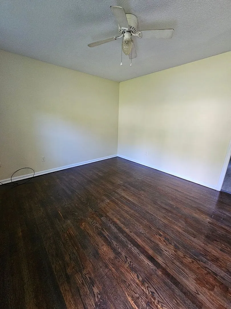2 BR off Old Winston Rd! — Photo 2