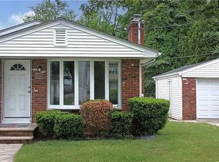 11 Ostend St, Johnston, RI 02919