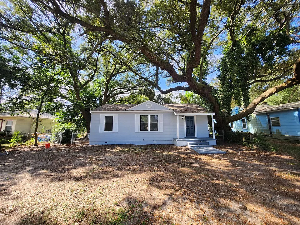 105 Ruberia Ave