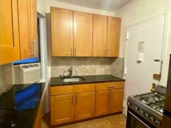4th image of 122 Macdougal St APT 10