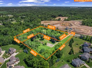 27487 Pontiac Trl, South Lyon, MI 48178