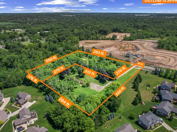 27487 Pontiac Trl, South Lyon, MI 48178