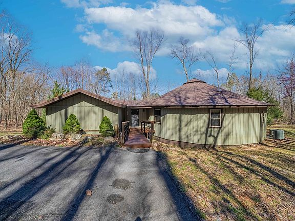 2nd image of 304 Dogwood Ln