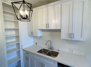 Chateau Lexington Studios and One-Bedrooms, Los Angeles, CA 90029