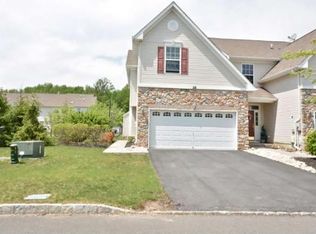 28 Blake Dr, Pennington, NJ 08534