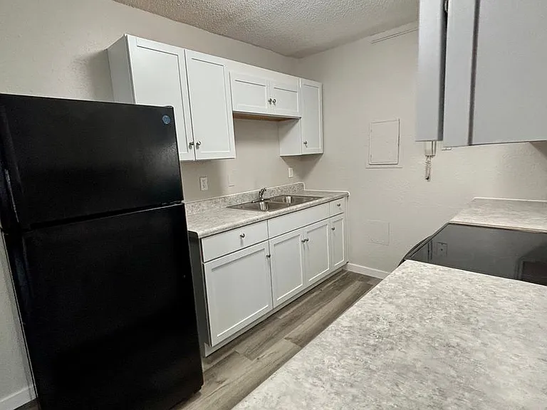 Cedar Crest Apartments — Photo 24