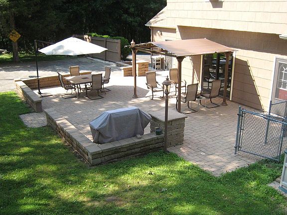 Patio. Basketball Court