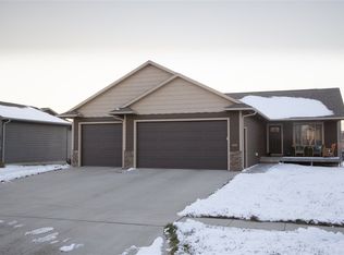 5805 N. Sand Ave., Sioux Falls, SD 57104