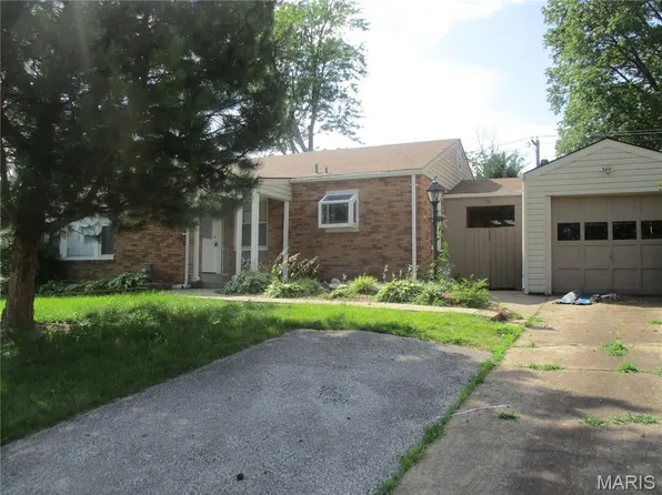 2823 Darwin Ct, Saint Louis, MO 63121