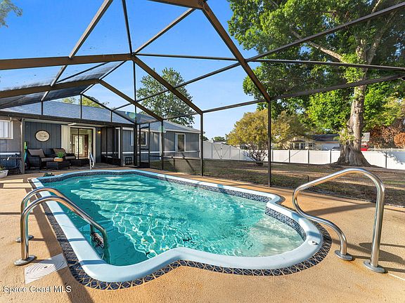 2nd image of 507 Vin Rose Cir SE