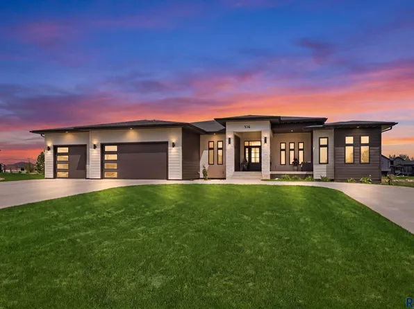 518 Brody Ct, Harrisburg, SD 57032