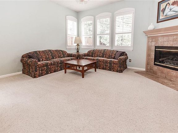 5th image of 900 Wooded Creek Ln