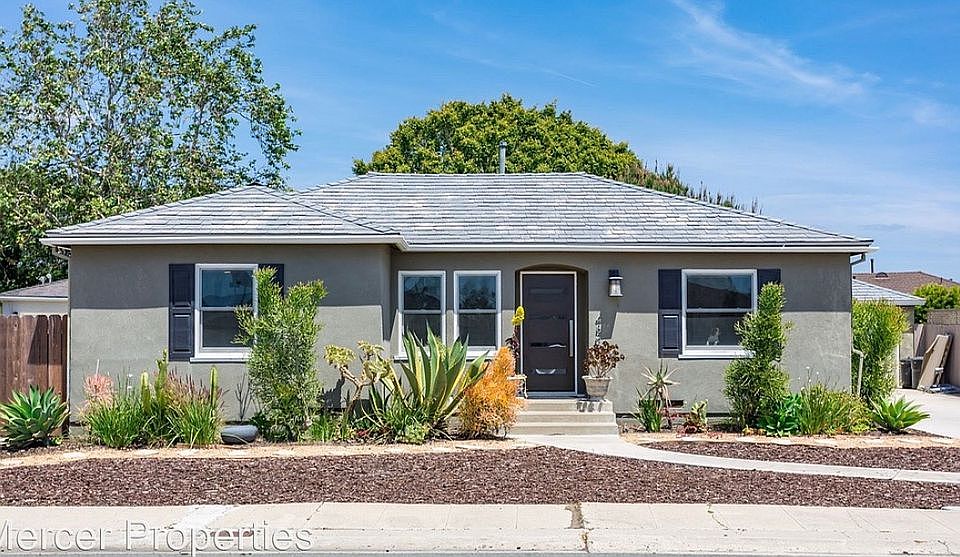 1st image of 4865 Lorraine Dr