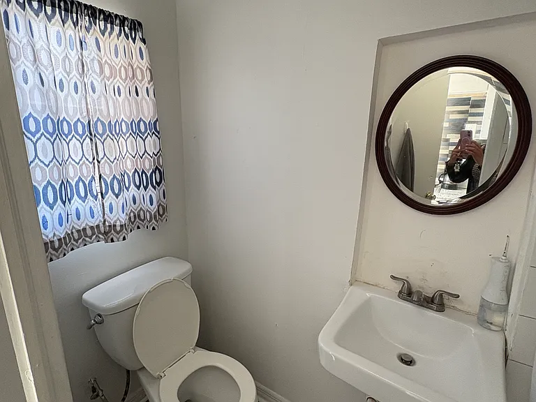 2510 W Chestnut St — Photo 4