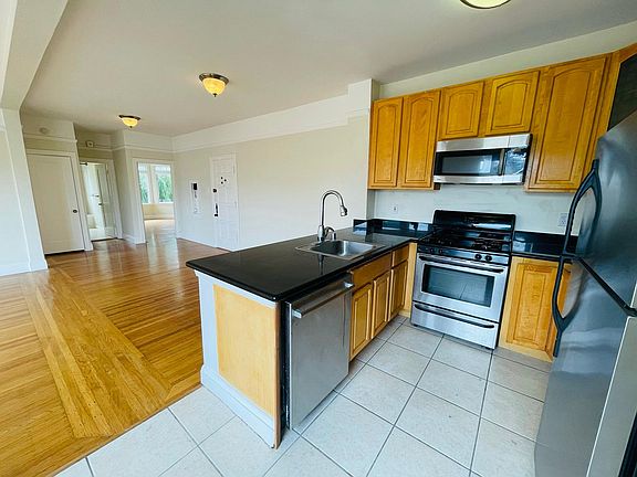 5th image of 486 Funston Ave APT 201