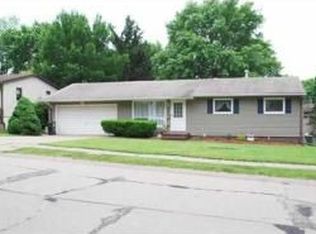 2425 W 43rd St, Davenport, IA 52806