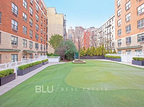 5th image of 516 W 47th St APT S5e