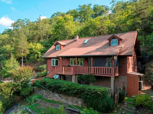 1660 Canoe River Dr, Rileyville, VA 22650