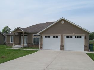 114 Parkview Dr, Scott City, MO 63780