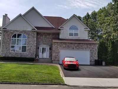 8 North St, Coram, NY, 11727