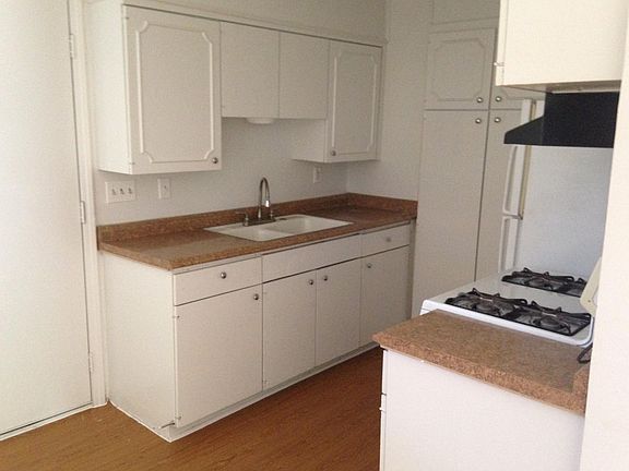 5th image of 5730 Wellington Dr #B