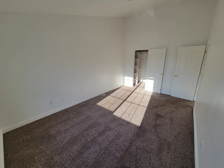 434 E Penney Ave — Photo 14