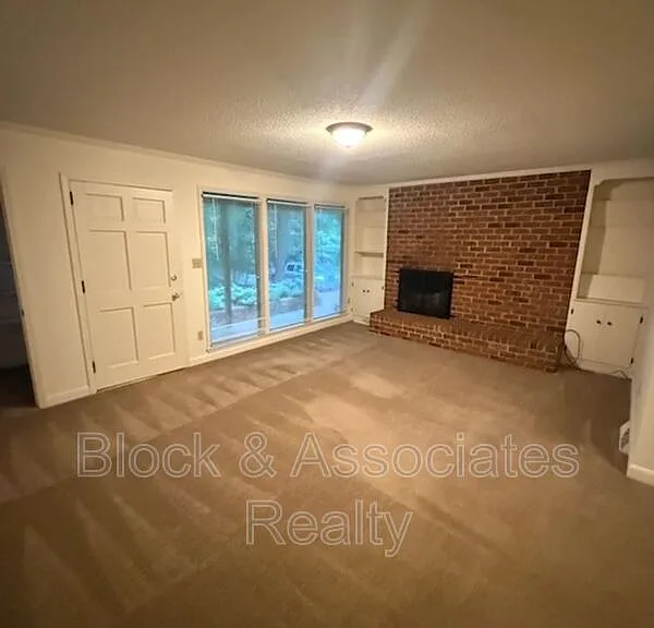 629 Mountain Rd #B — Photo 2