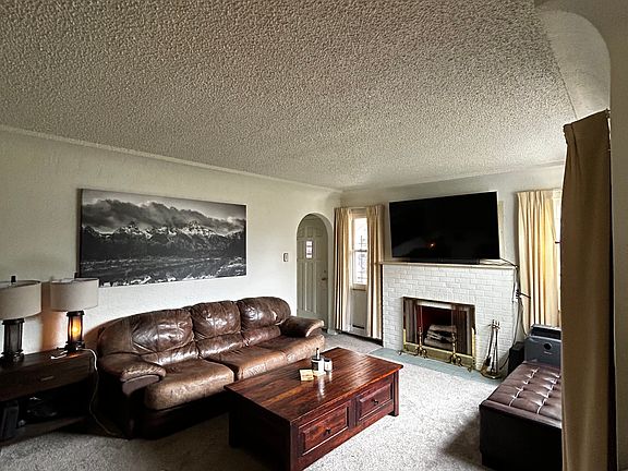 2nd image of 614 Polk St