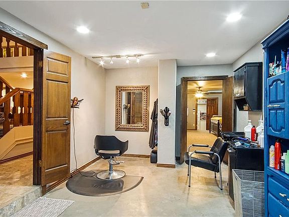 5th image of 11213 Greenbriar Chase