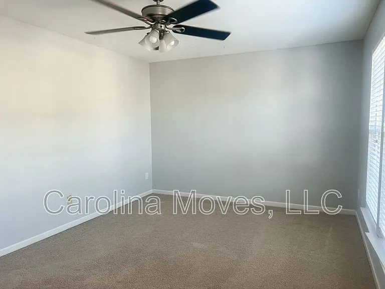 223 Spring Crossing Cir — Photo 9