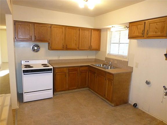 3rd image of 4605 Mildred Dr