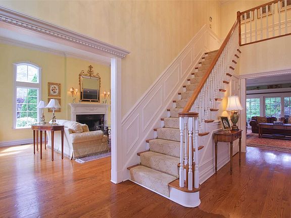 2nd image of 29 Dorchester Dr